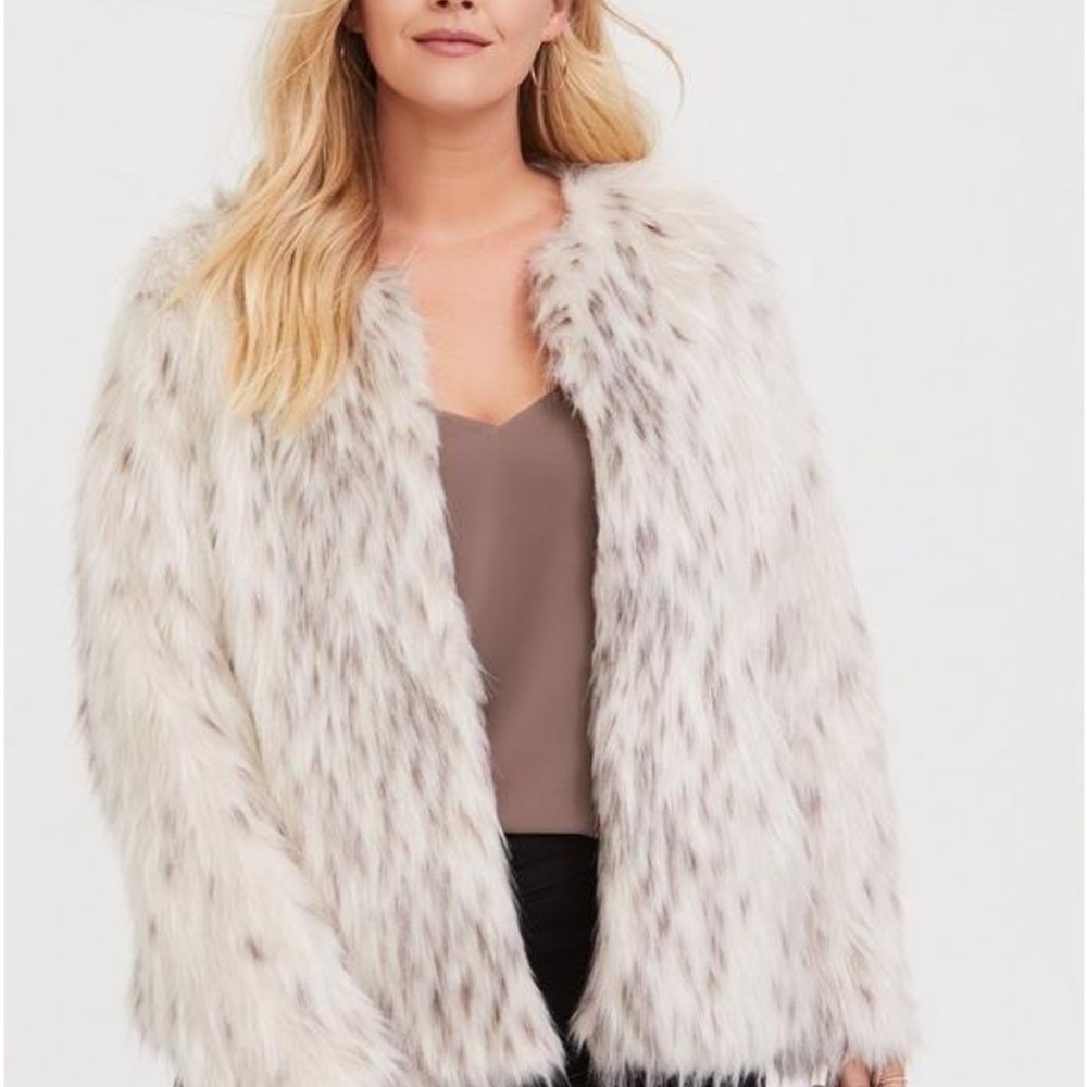 Torrid Faux Fur Cropped Jacket in White NWT